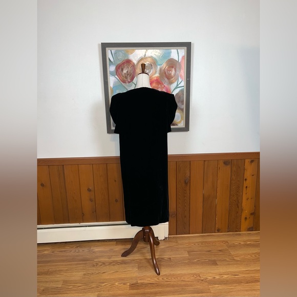 Gorgeous Halston Ruched Sleeve Black Velvet Dress! - Picture 6 of 7
